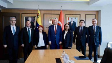 ticaret bakani bolat venezuela ticaret bakani calderon ve turizm bakani hernndez ile bir araya geldi c28520935153 |