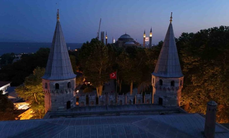 topkapi sarayi gece ziyaretcilerini agirlamaya basladi 20ebfc45ab27 |