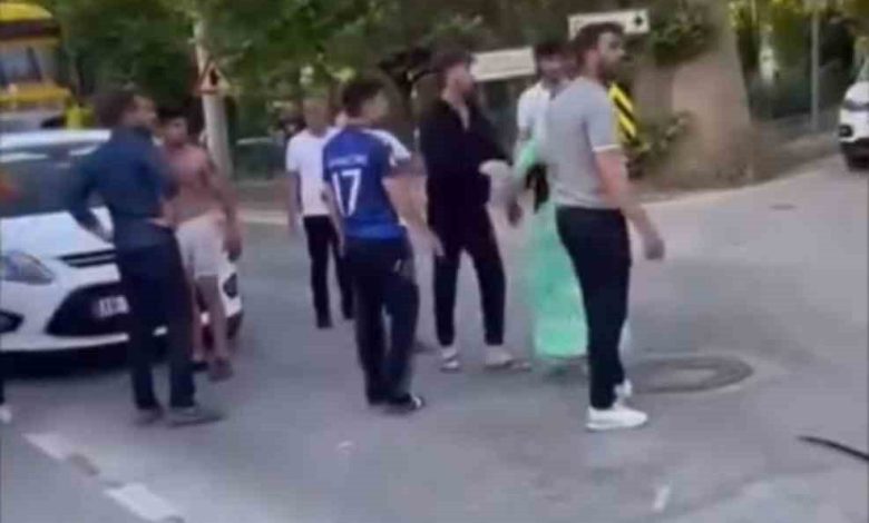 trafik kazasi sonrasi bicakli kavga 5 kisilik aile hastanelik oldu d05c64d13949 |