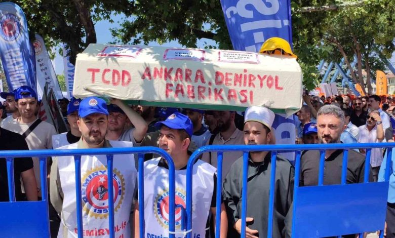 TÜRK-İŞ, bağlı olduğu sendikalarla birlikte Maliye Bakanlığına yürüdü 1 turk is bagli oldugu sendikalarla birlikte maliye bakanligina yurudu 461250252ded |