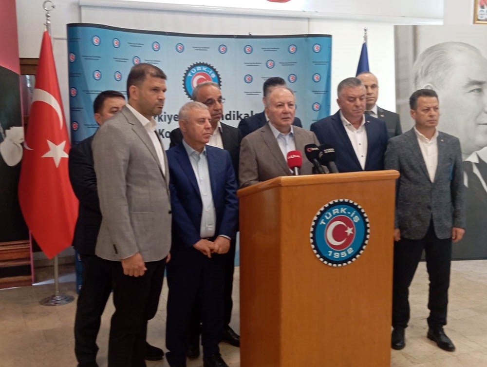 turk is genel baskan yardimcisi agar kcp yarin saat 1400te teklif vereceklerini soylediler 76683ace2b27 |