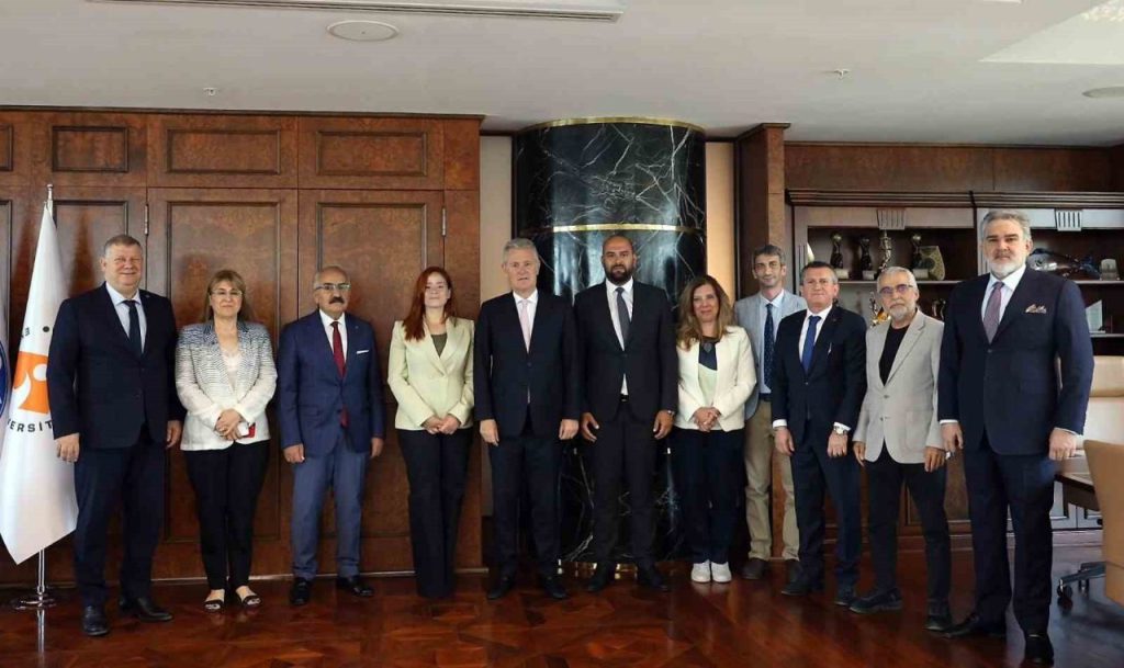 turkiye satranc federasyonundan iztoya ziyaret 4abf44f80bd3 |