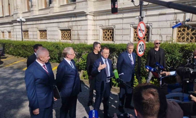 ukrayna ve rusya heyetleri ciragan sarayindan ayrildi d6ec0d006803 |
