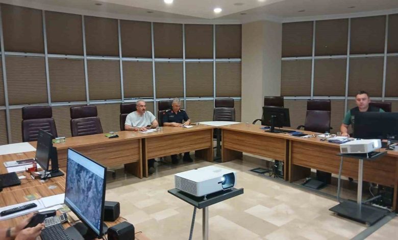 Vali Toraman Ayvacık yangınını Dardanos Yangın Yönetim Merkezinden takip etti 1 vali toraman ayvacik yanginini dardanos yangin yonetim merkezinden takip etti 62bddc6da24b |
