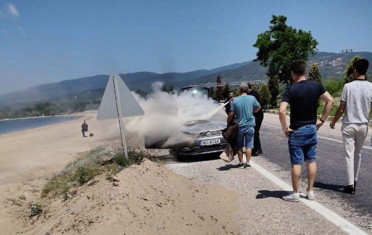Yabancı plakalı araç alev alev yandı 1 yabanci plakali arac alev alev yandi 3149e33aa17f |