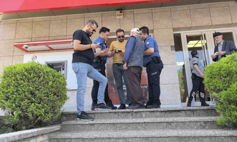 yasli adamin 100 bin lirasini polis ekipleri kurtardi ebb9f34c5223 |