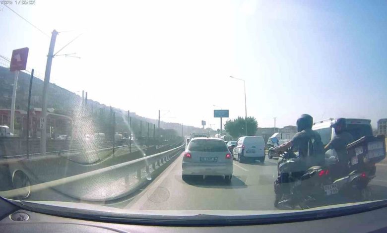 ’Yoğun trafikten kaçayım’ diyen iki motosikletli böyle çarpıştı 1 yogun trafikten kacayim diyen iki motosikletli boyle carpisti acad31b212f8 |