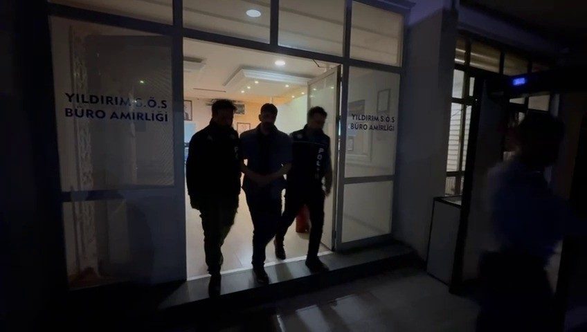 yurtdisina kacmak icin hazirlanirken polis baskini yedi 13d1885eed26 |