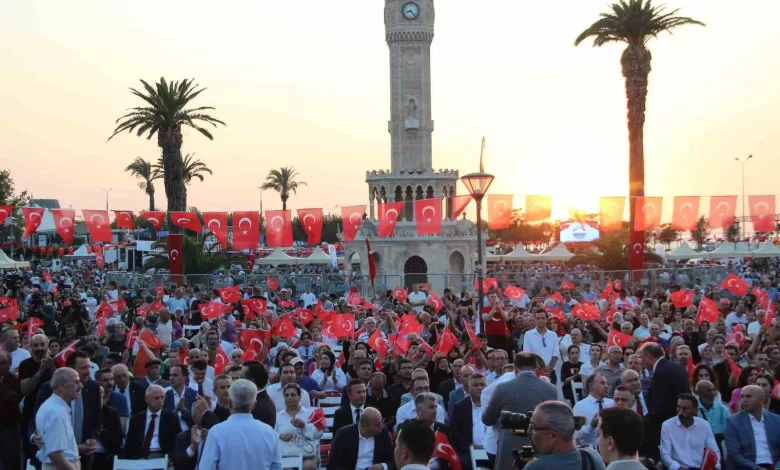 15 Temmuz Demokrasi ve Milli Birlik Günü’nde binlerce İzmirli tek yürek oldu 1 15 temmuz demokrasi ve milli birlik gununde binlerce izmirli tek yurek oldu 7acc1b58362a |