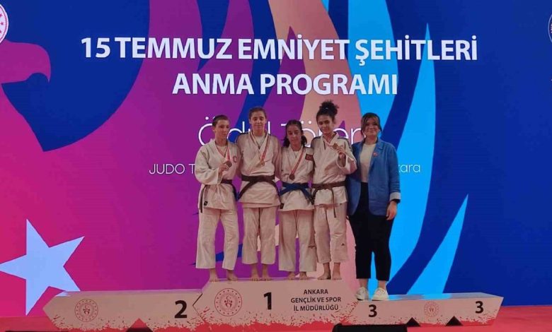 15 Temmuz Emniyet Şehitleri, Ankara’da düzenlenen programla anıldı 1 15 temmuz emniyet sehitleri ankarada duzenlenen programla anildi e5cc9e5c978c |