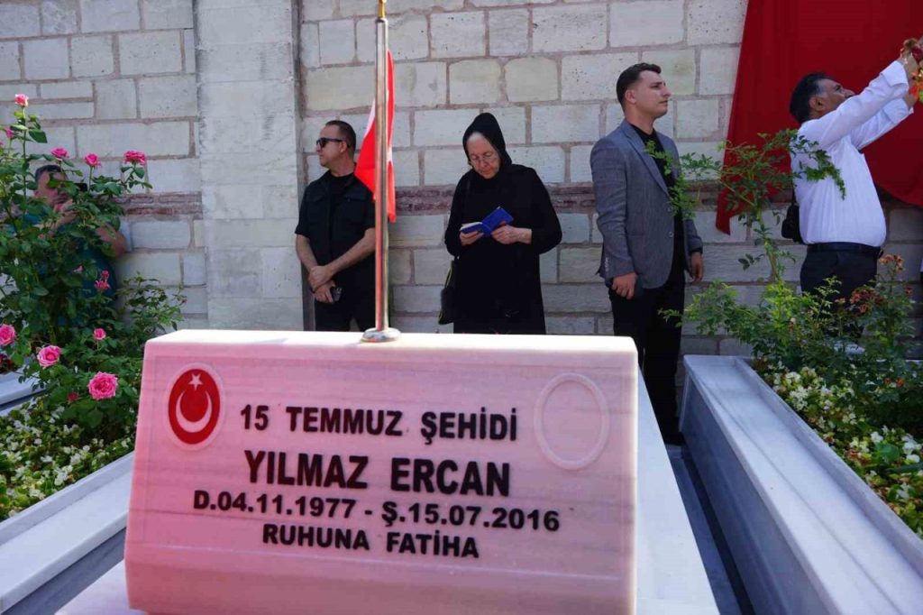 15 temmuz sehitleri edirnekapi sehitliginde dualarla anildi 32775561b25b |