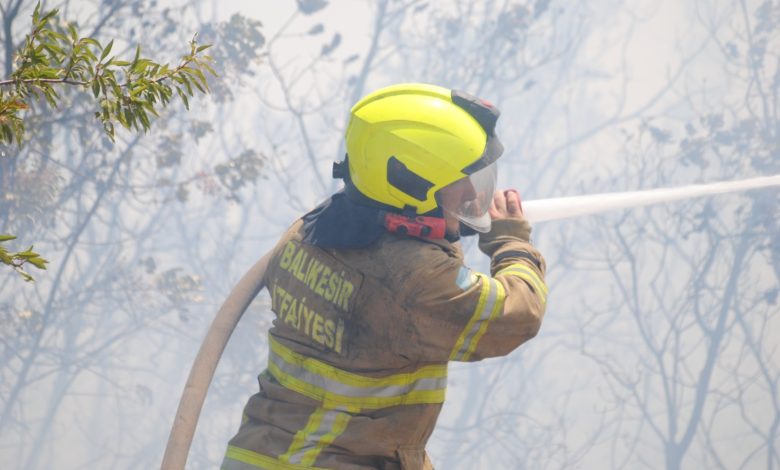 Balıkesir İtfaiyesi bölgedeki yangınları söndürmek için seferber oldu 1 WhatsApp Gorsel 2025 07 04 saat 09.40.22 f66d61a3 |