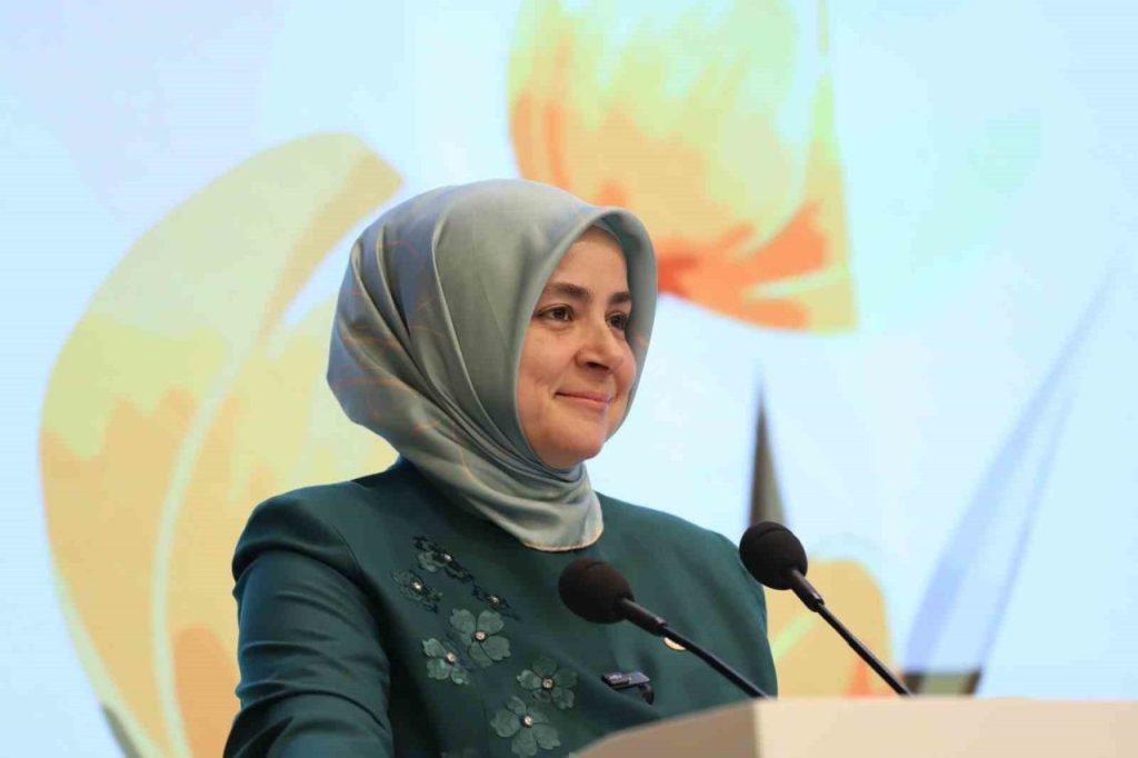 ak parti kadin kollarinin duzenledigi kadin kollari liderlik akademisi sona erdi 7e974f857e8b |