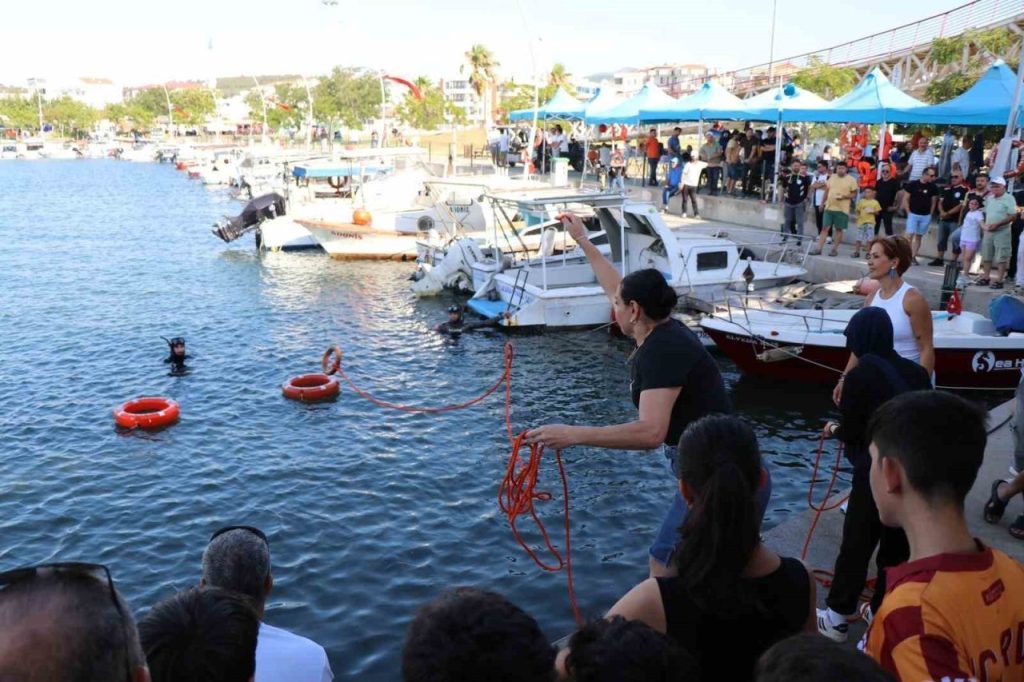 aliagada denizcilik ve kabotaj bayrami kutlandi 949114ed2175 |