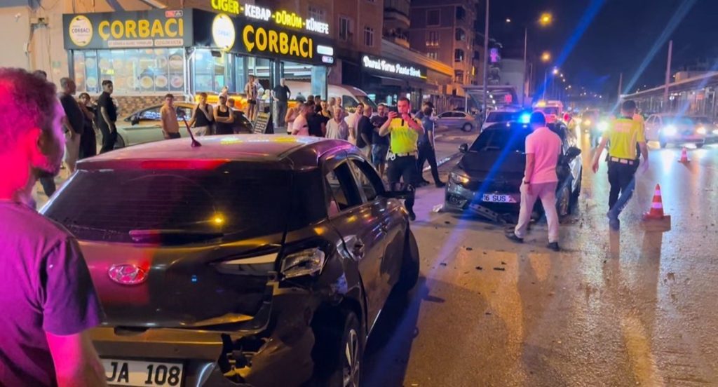 alkollu surucu makas atarken kaza yapti 2 yarali 14ca0b7de942 |