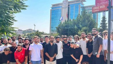 alt lig futbolculari tffnin yas sinirina tepki icin gsb onunde toplandi 7ff93b8ec66b |