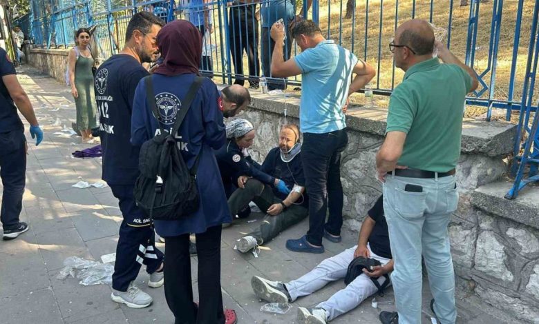 Ankara’da belediye otobüsü önce iki araca, sonra üst geçitin ayağına çarptı: 20 yaralı 1 ankarada belediye otobusu once iki araca sonra ust gecitin ayagina carpti 20 yarali e53bf313fa0d |