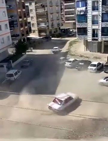 Ankara’da drift atan sürücü ortalığı birbirine kattı 1 ankarada drift atan surucu ortaligi birbirine katti 84700b17b448 |