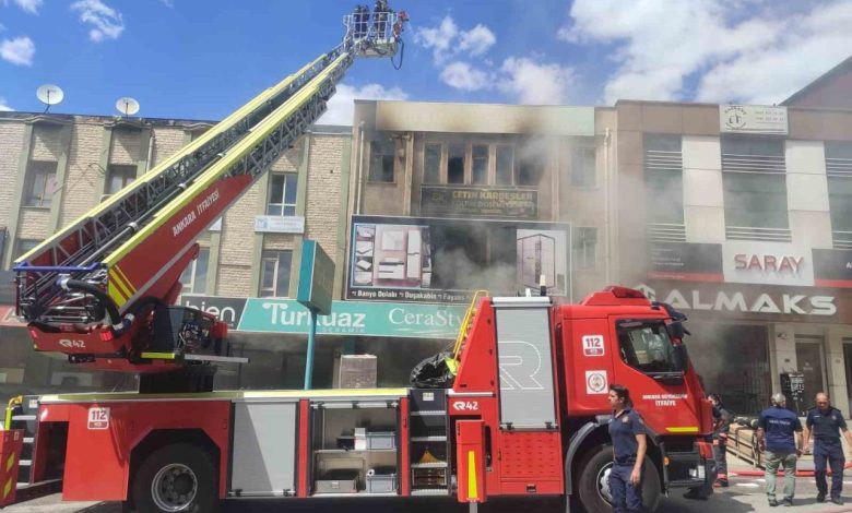 Ankara’da Siteler Sanayi bölgesinde yangın 1 ankarada siteler sanayi bolgesinde yangin 7ae5ec909078 |
