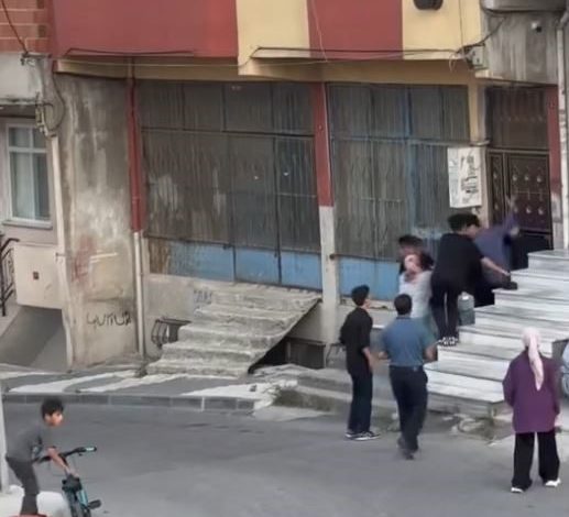 arnavutkoyde sopalarla binaya saldirdilar o anlar kamerada 6800f2608aad |