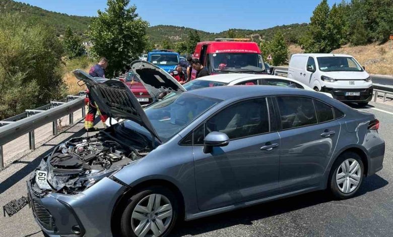 asfaltin erimesi zincirleme kazaya neden oldu 8 yarali 688ae229f3e4 |