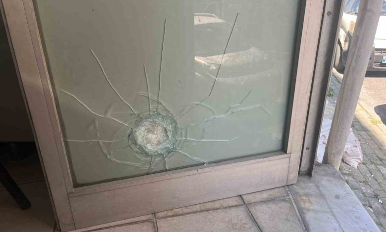 Avcılar’da sokakta başlayan tartışma kıraathanede son buldu 1 avcilarda sokakta baslayan tartisma kiraathanede son buldu 3247e5c94838 |