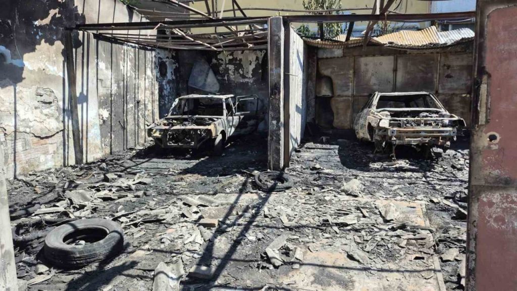 avcilarda uyusturucu bagimlilarinin mesken edindigi oto tamircide 2 hurda otomobil yandi 257440d5ca81 |