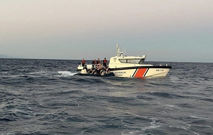 ayvacik aciklarinda 17 kacak gocmen yakalandi 8e36abb727b9 |