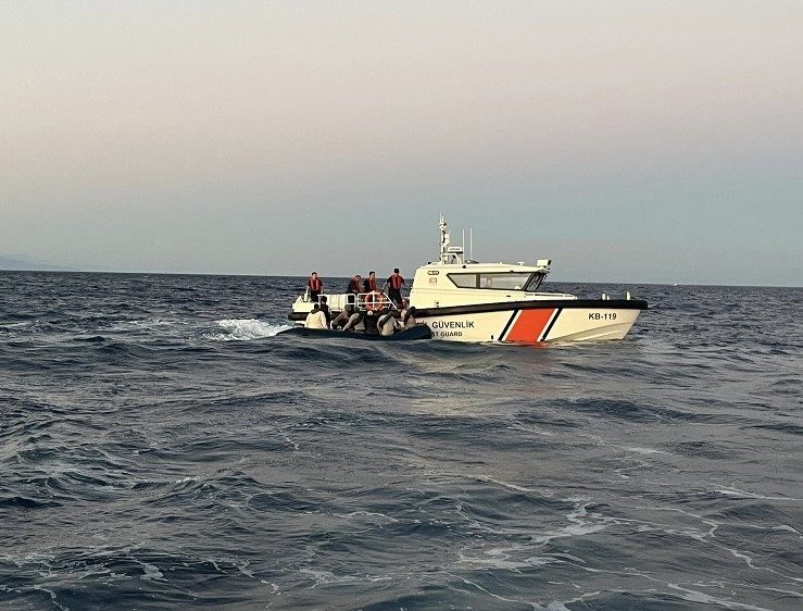 ayvacik aciklarinda 17 kacak gocmen yakalandi 8e36abb727b9 |