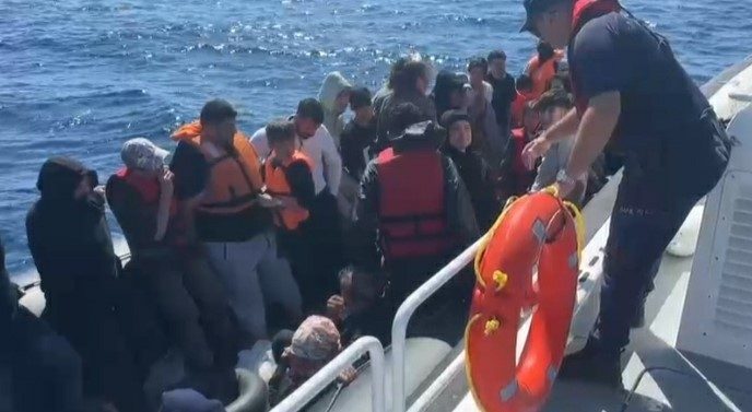 ayvacik aciklarinda yunan unsurlarinca olume terk edilen 39 kacak gocmen kurtarildi 4db9c600f1e4 |