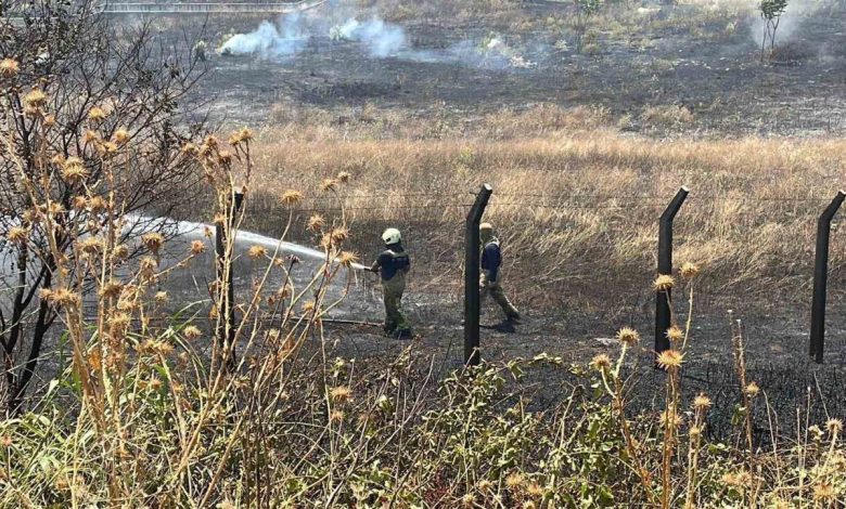 Bahçeşehir’de otluk alan alev alev yandı, yol trafiğe kapatıldı 1 bahcesehirde otluk alan alev alev yandi yol trafige kapatildi 0888b7702750 |