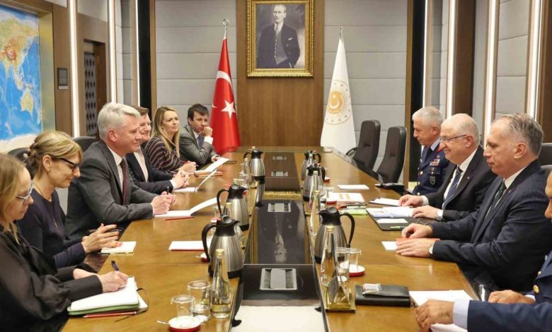 bakan guler bae systems genel muduru woodburn ve ingiltere buyukelcisi morrisi kabul etti 21aa59df0de6 |