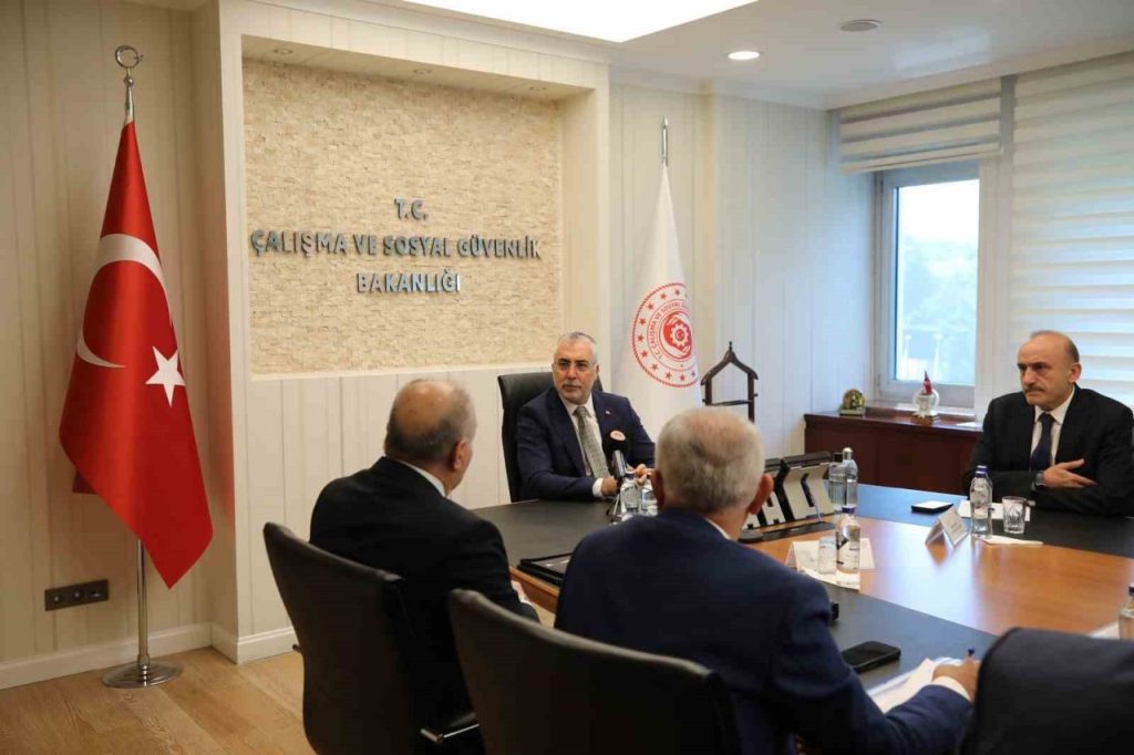 bakan isikhan iscilerimize birinci alti ay icin yuzde 24 ikinci ucuncu ve dorduncu alti aylar icin gerceklesen enflasyon oranini teklif ediyoruz a3839d0022c4 |