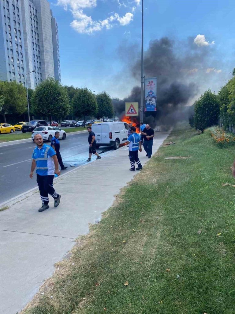 bakirkoyde bir arac alev alev yandi 856f0aab9853 |