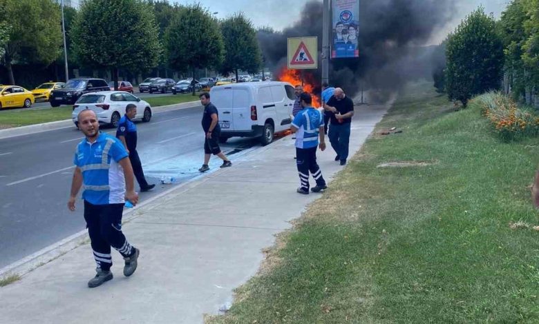 Bakırköy’de bir araç alev alev yandı 1 bakirkoyde bir arac alev alev yandi 856f0aab9853 |