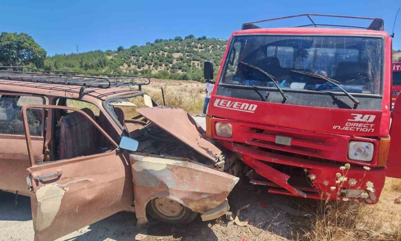 balikesir ivrindide otomobil ile kamyonet carpisti 8 yarali a4cd4b3bb100 |