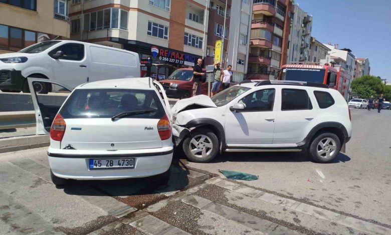 Balıkesir’de karşı şeride geçen araç otomobille çarpıştı: 1 yaralı 1 balikesirde karsi seride gecen arac otomobille carpisti 1 yarali f370a83207d0 |