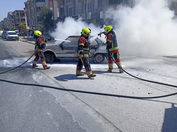Balıkesir’de LPG’li araç yol ortasında yandı 1 balikesirde lpgli tofas marka arac yol ortasinda yandi 0cfc6eca6e78 |