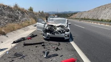 balikesirde otomobil onunde giden kamyonete carpti 2 yarali a73ec2d8bb21 |