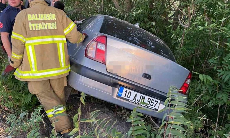 balikesirde otomobil sarampole uctu 2 yarali 162c49520b21 |