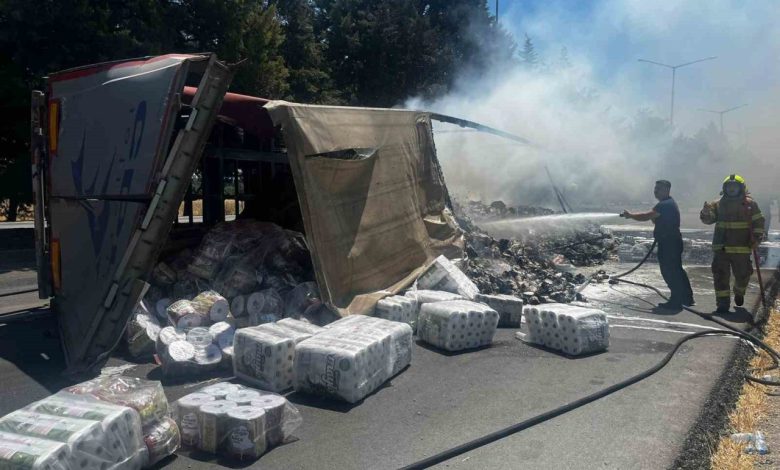 Balıkesir’de trafik kazası sonrası yanan tır, ot yangını çıkardı: 1 yaralı 1 balikesirde trafik kazasi sonrasi yanan tir ot yangini cikardi 1 yarali 9161a6877a90 |