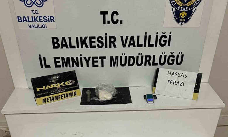 balikesirde uyusturucu taciri 3 kisi tutuklandi 8ae833ee203d |
