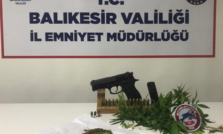 Bandırma’da geniş çaplı asayiş uygulaması, 17 aranan şahıs yakalandı 1 bandirmada genis capli asayis uygulamasi 17 aranan sahis yakalandi c700ea32e1e2 |