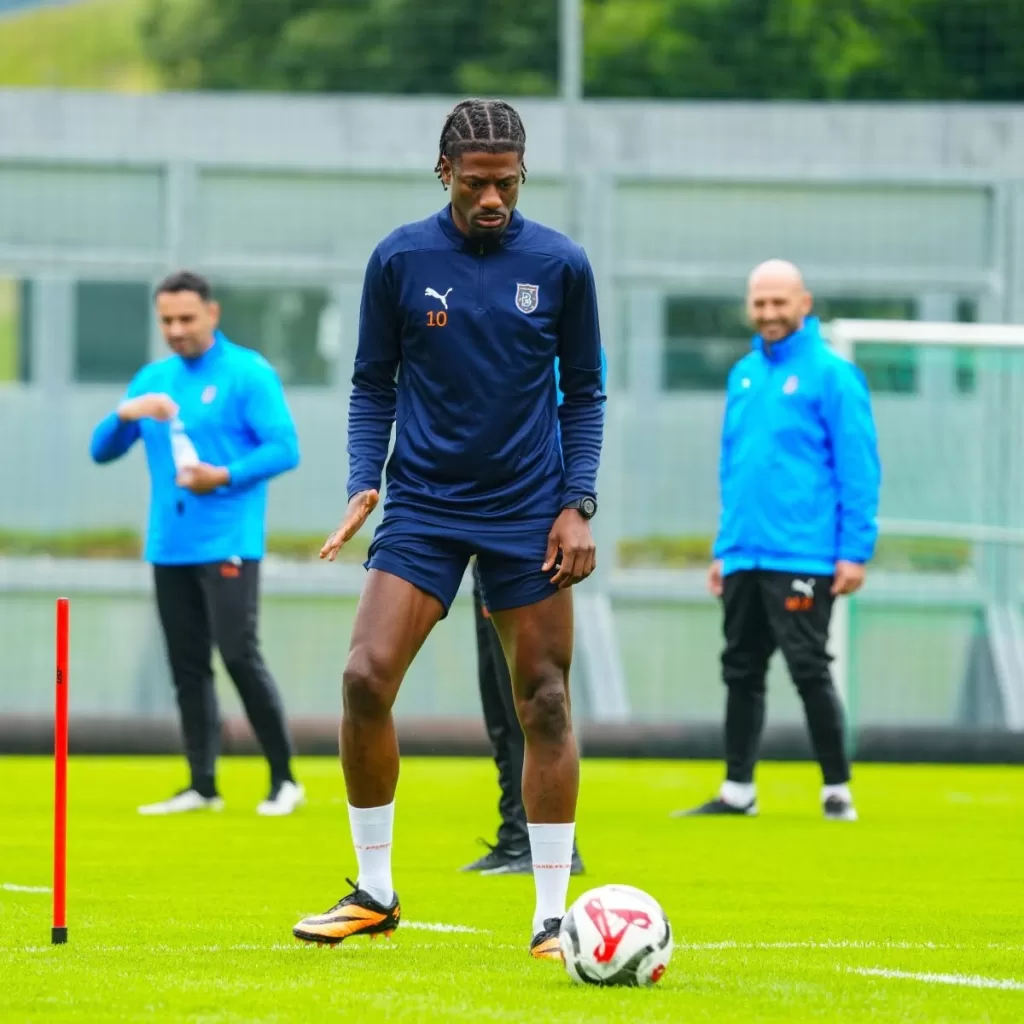 basaksehir hazirliklarini cift idmanla surdurdu e0733932f9f6 |