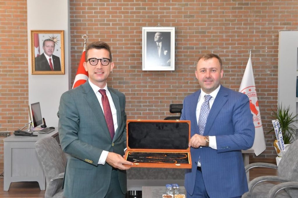 baskan guray yukselden kaymakam yusuf kaptanogluna hayirli olsun ziyareti 18eaa2a70446 |