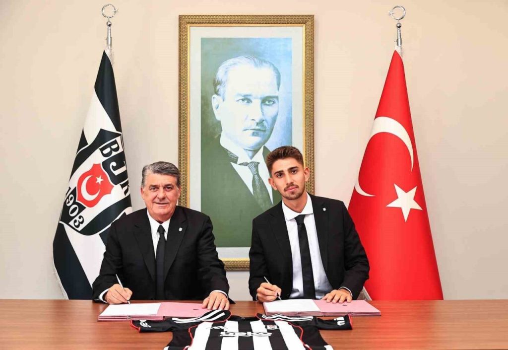 besiktas gelisimini besiktas futbol akademisinde tamamlayan genc futbolcumuz demir ege tiknazin sozlesmesi 2027 2028 sezonu sonuna kadar uzatilmistir 268e8af4fd59 |