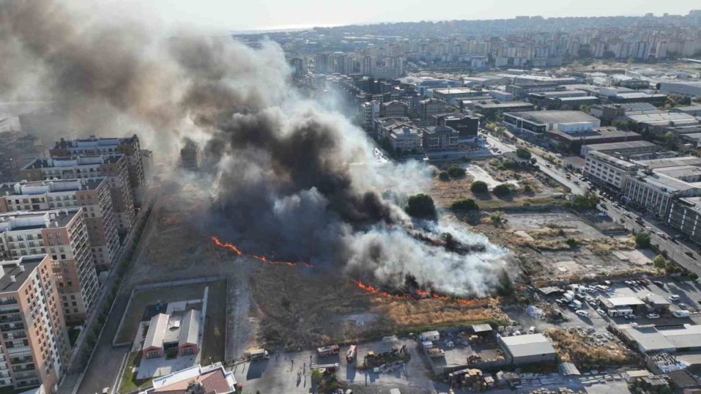 beylikduzundeki otluk alan yangini kontrol altina alindi bde8e7a52778 |