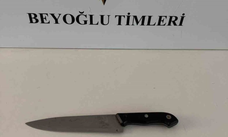 beyoglunda laf atma kavgasi kanli bitti1 agir yarali a327d30bd1d6 |