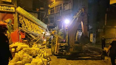 beyoglunda patlama sonucu yikilan binanin enkaz kaldirma calismalari devam ediyor eeab080fcc22 |