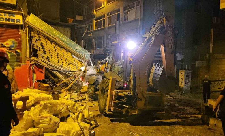 beyoglunda patlama sonucu yikilan binanin enkaz kaldirma calismalari devam ediyor eeab080fcc22 |